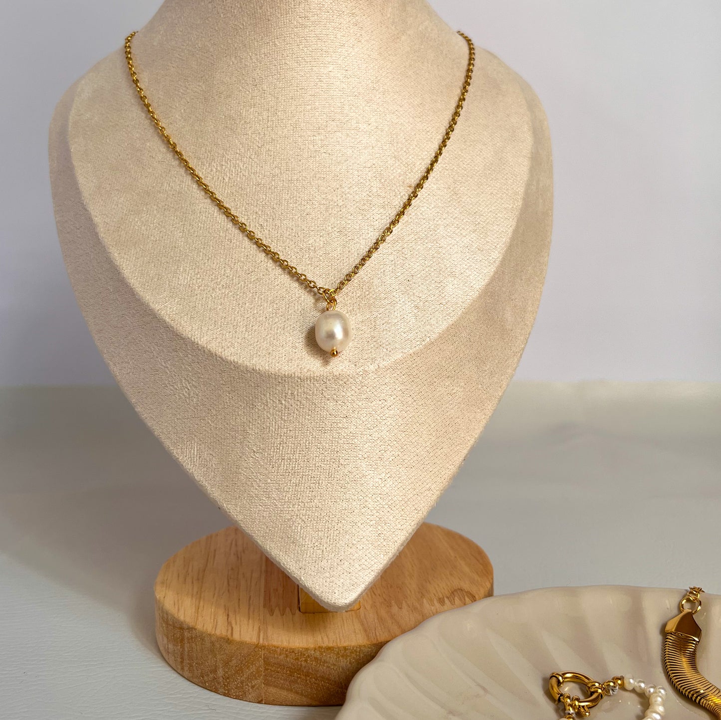 Lin Elegant Fresh Water Pearl Necklace